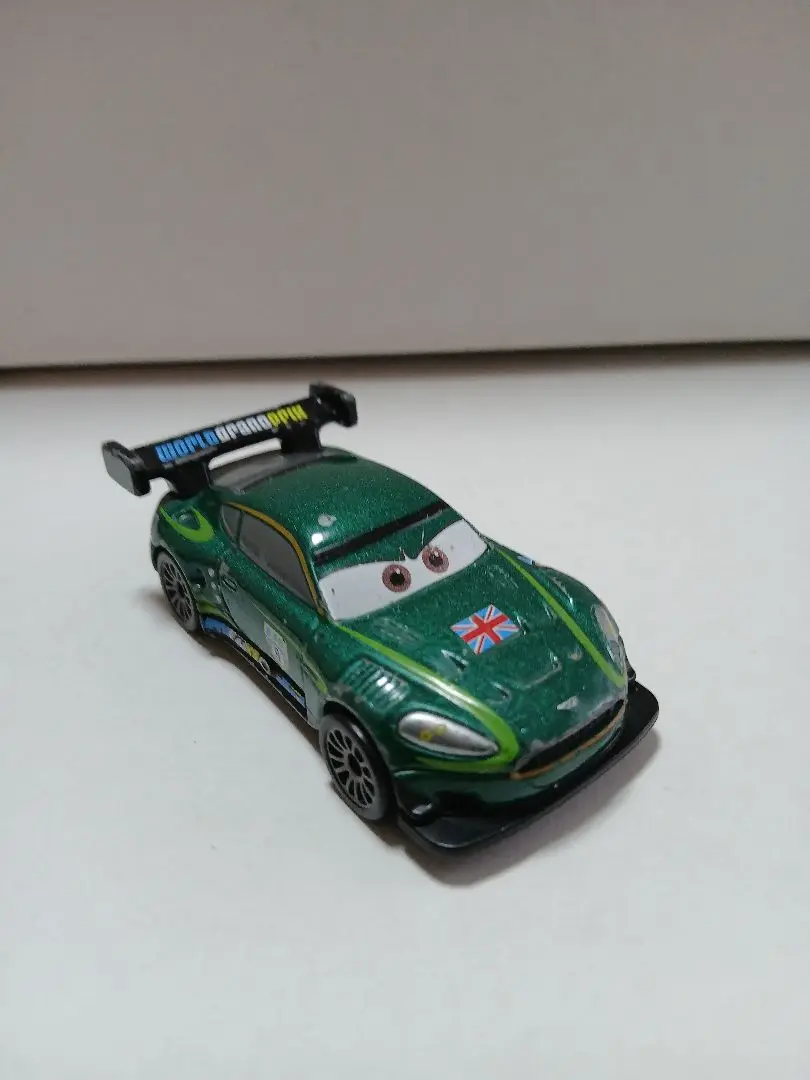 【未開封新品】トミカ カーズ ナイジェルギアスリー（スタンダードタイプ） 未開封 新品】トミカ カーズ ナイジェルギアスリー