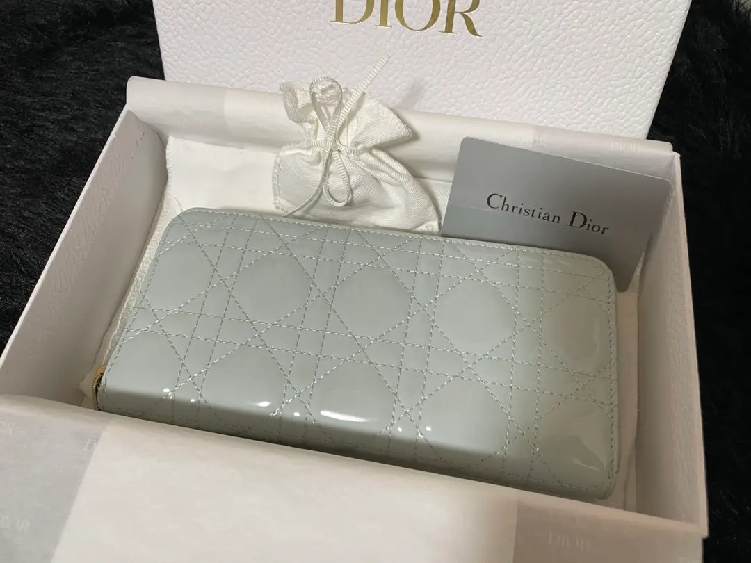 2025年最新】lady dior voyageur ウォレットの人気アイテム