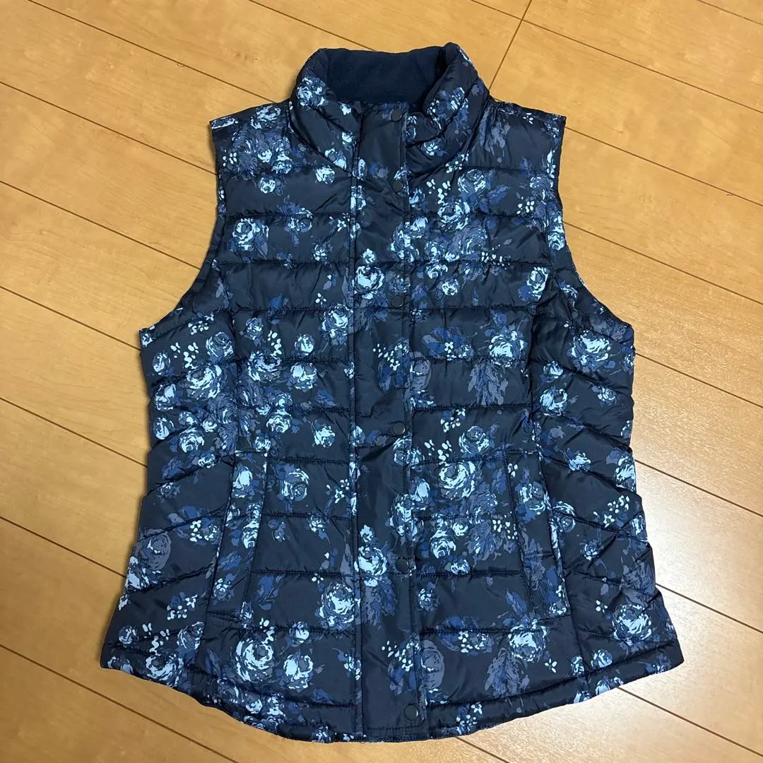 Thumbnail of GAP floral print vest down