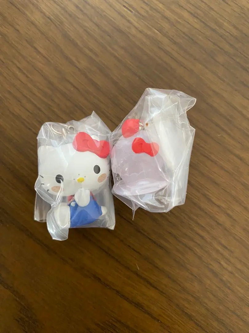 蒙奇奇 x HELLO KITTY 標記配件 的縮圖