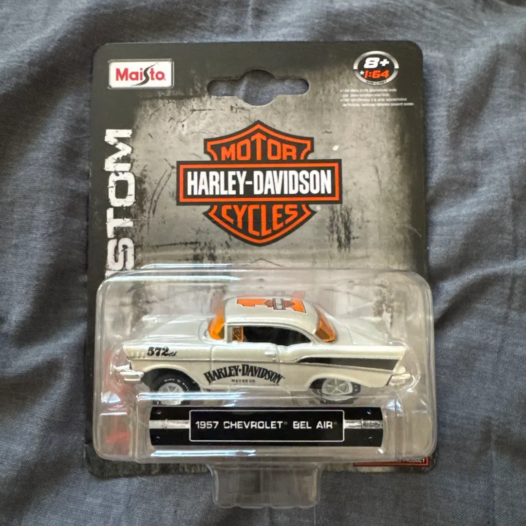 1957 Chevrolet Bel Air ミニカー 1:24 1957 Chevrolet Bel Air Lowrider -- Turquoise / White