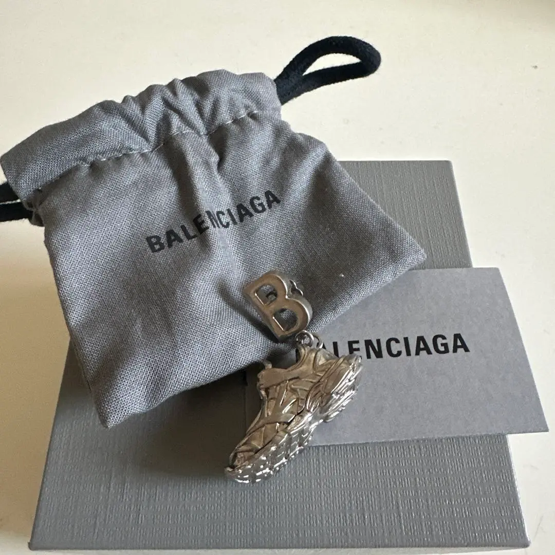 BALENCIAGAバレンシアガ　スパイクピアス　(片耳用）(美品) BALENCIAGA（ピアス(片耳用)）のフリマアイテム一覧