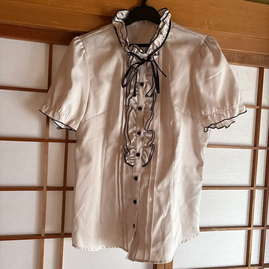 Thumbnail of Short-sleeved shirt with frills