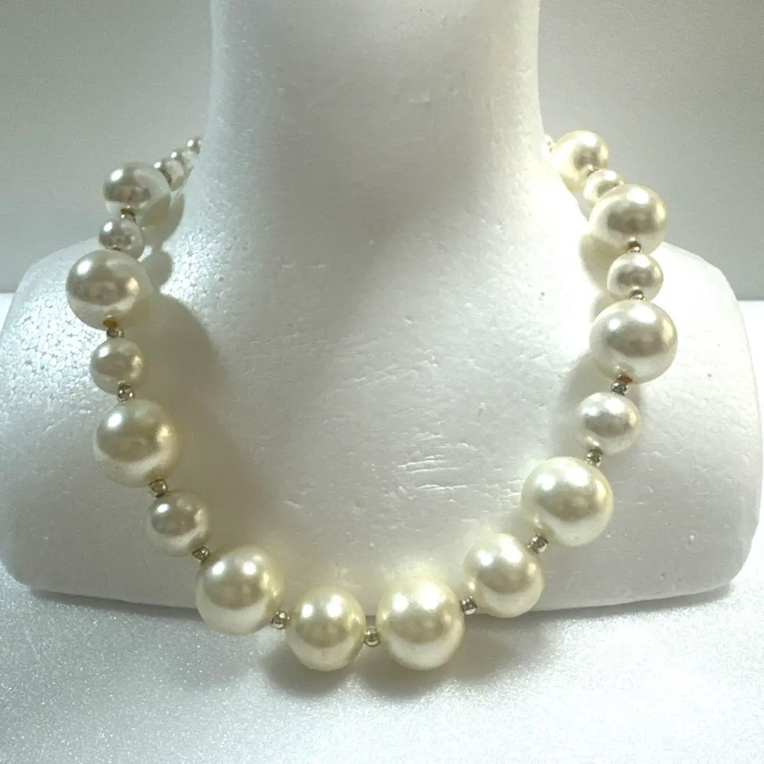 Thumbnail of Women's necklace