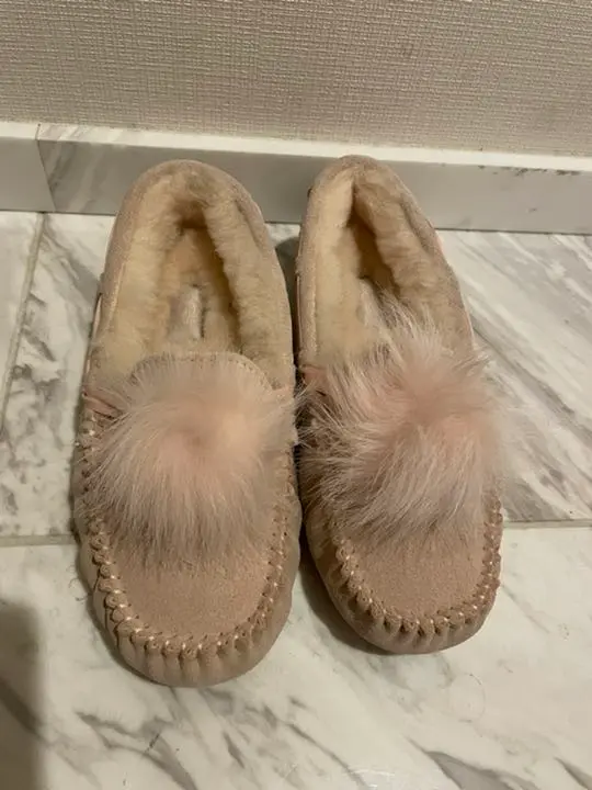 UGGダコタ ポンポン モカシンWomen's Dakota Pom Pom UGG アグ ダコタ ポンポン レディース WOMENS DAKOTA POM