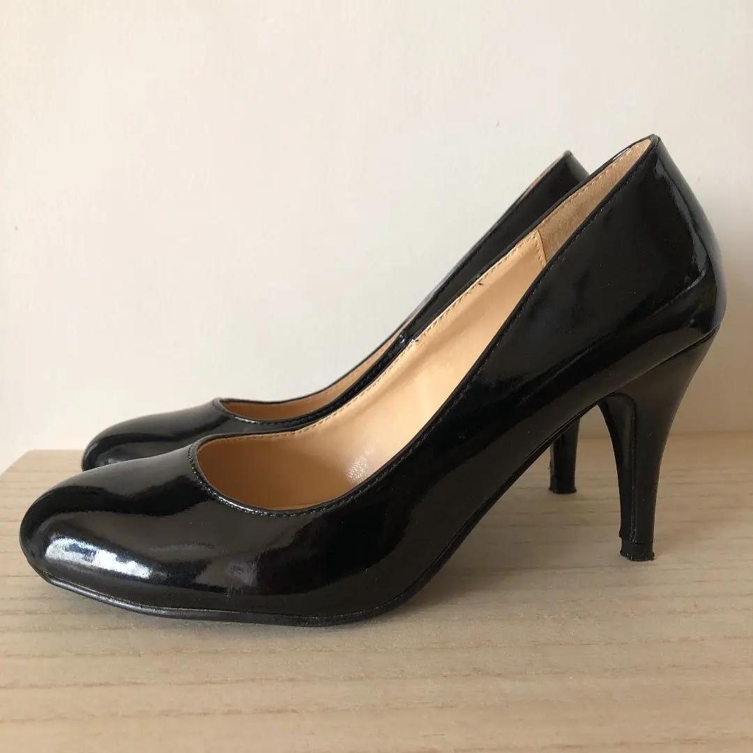 Thumbnail of Patent leather pumps