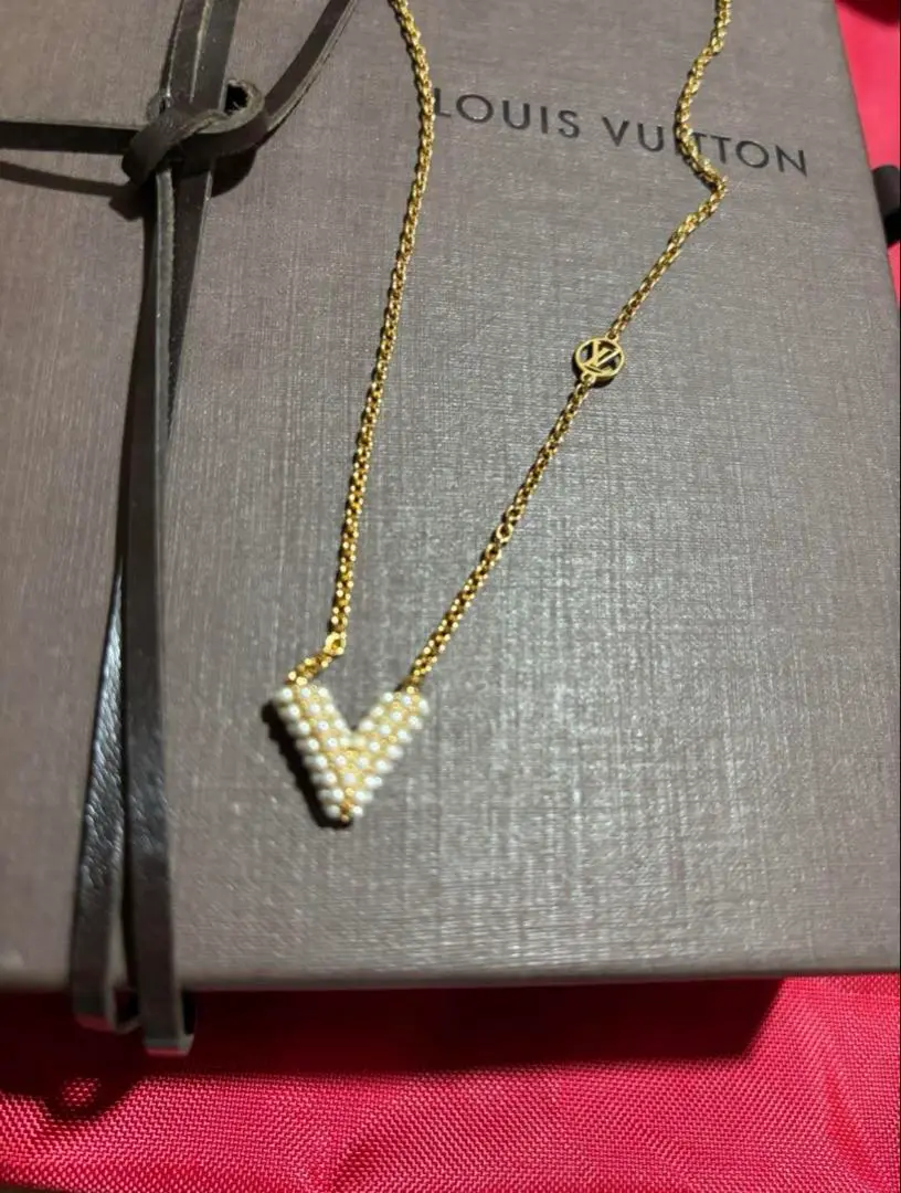 美品 コリエ エッセンシャルV パールネックレス アクセサリー