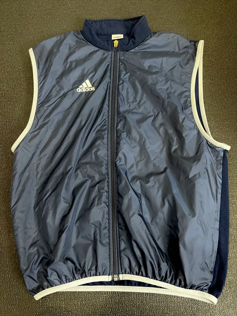 adidas デサント製 トレフォイルロゴ リバーシブルベスト adidas アディダス ベスト デサント製 トレフォイル ロゴ 刺繍