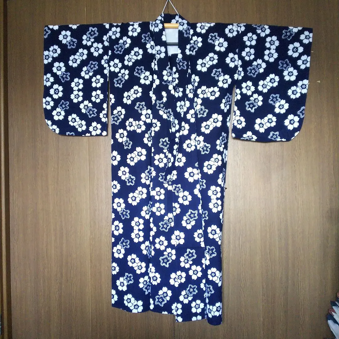 白地に黒花柄★浴衣反物☆花柳流 浴衣花柄 白地 黒 紫｜Yahoo!フリマ（旧PayPayフリマ）