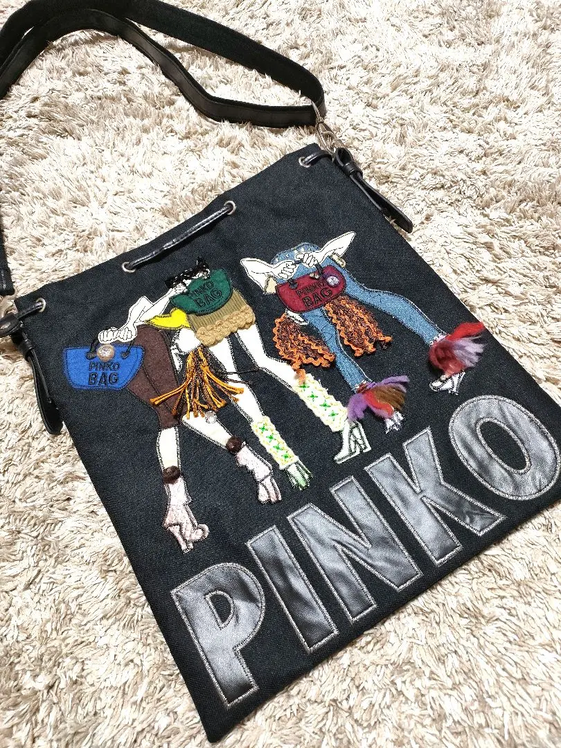 新品　PINKOピンコ　バック刺繍デニムジャケット　イタリア製 新品 PINKOピンコ バッグ刺繍デニムジャケット イタリア製