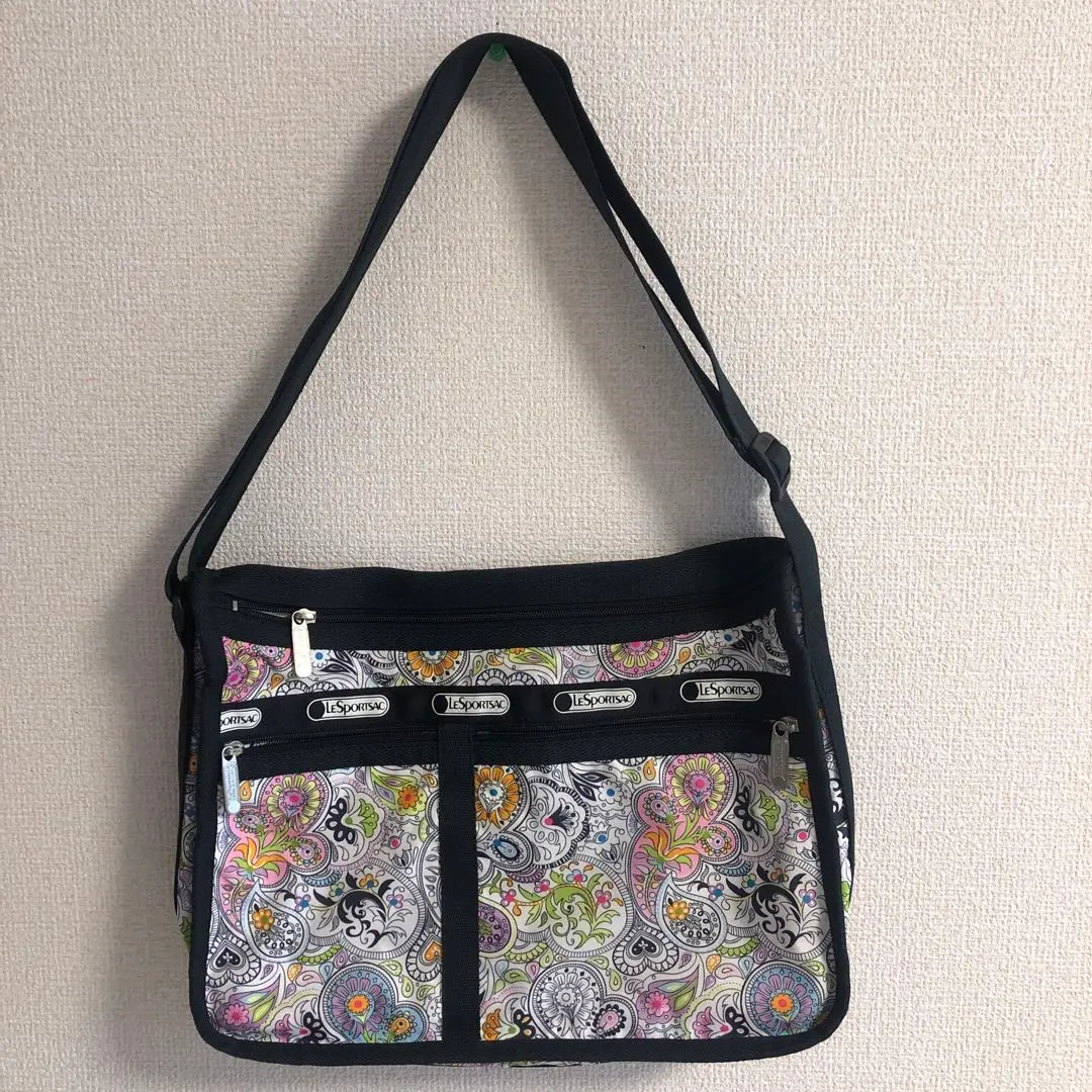 Thumbnail of LeSportsac Shoulder Bag, Paisley Pattern, Expandable, Excellent Condition