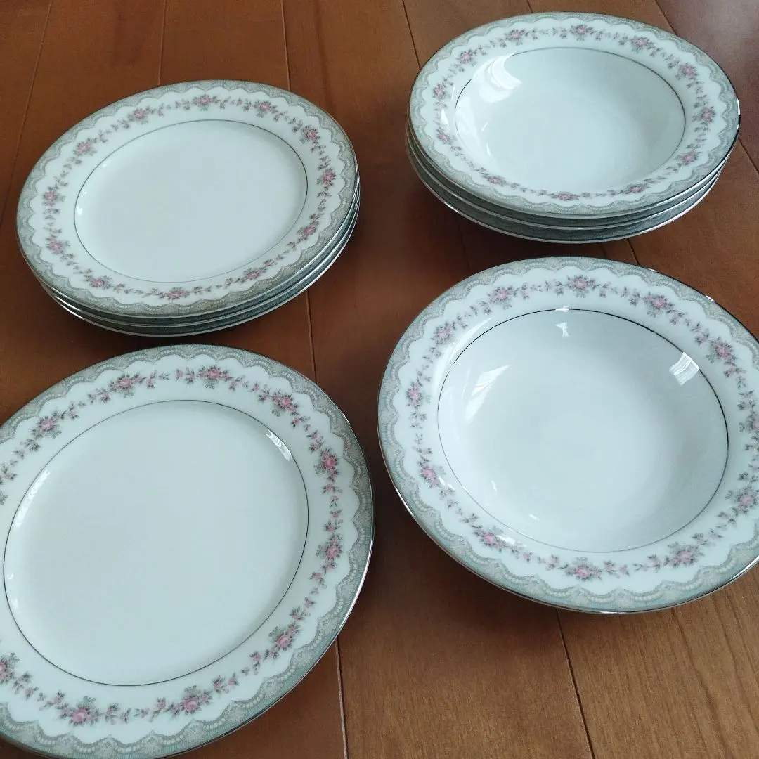 Thumbnail of Noritake vintage plates (4), soup plates (4)