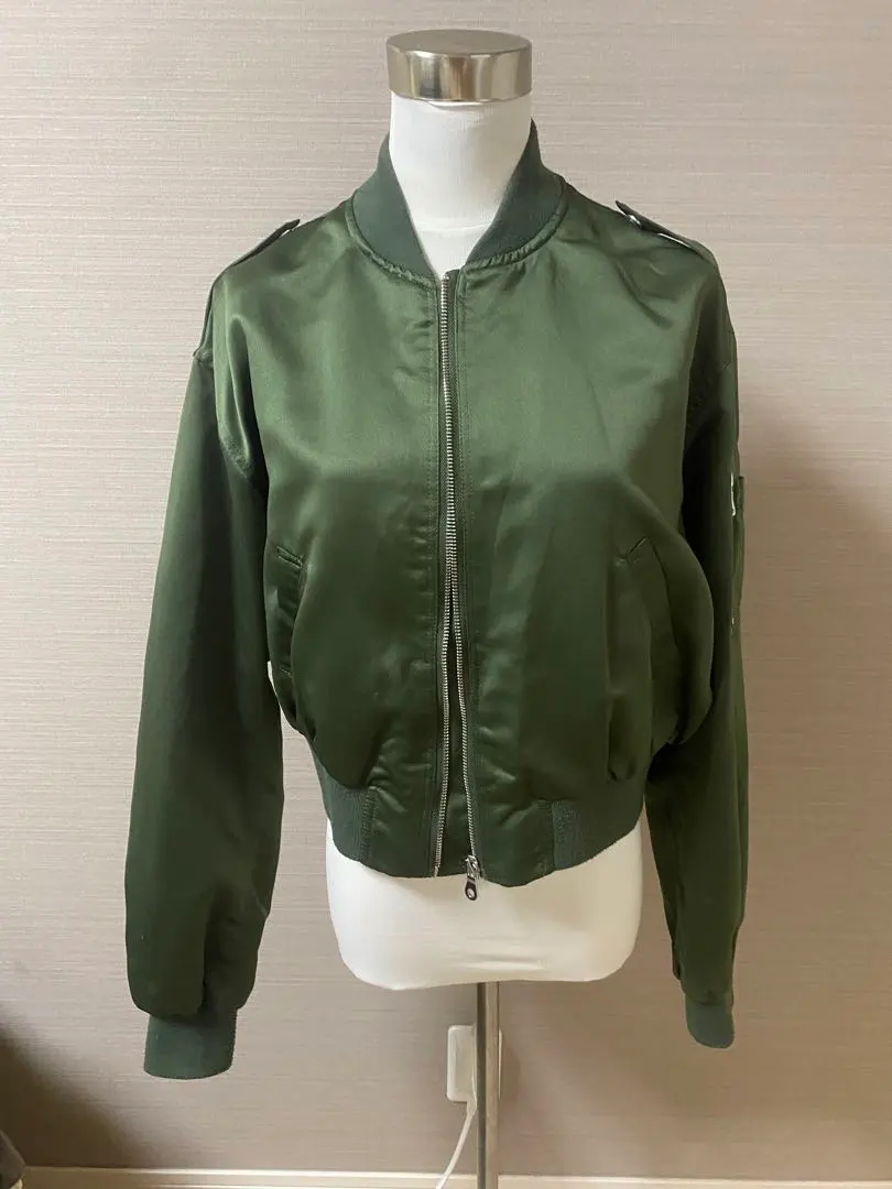 Bershka MA-1 的縮圖