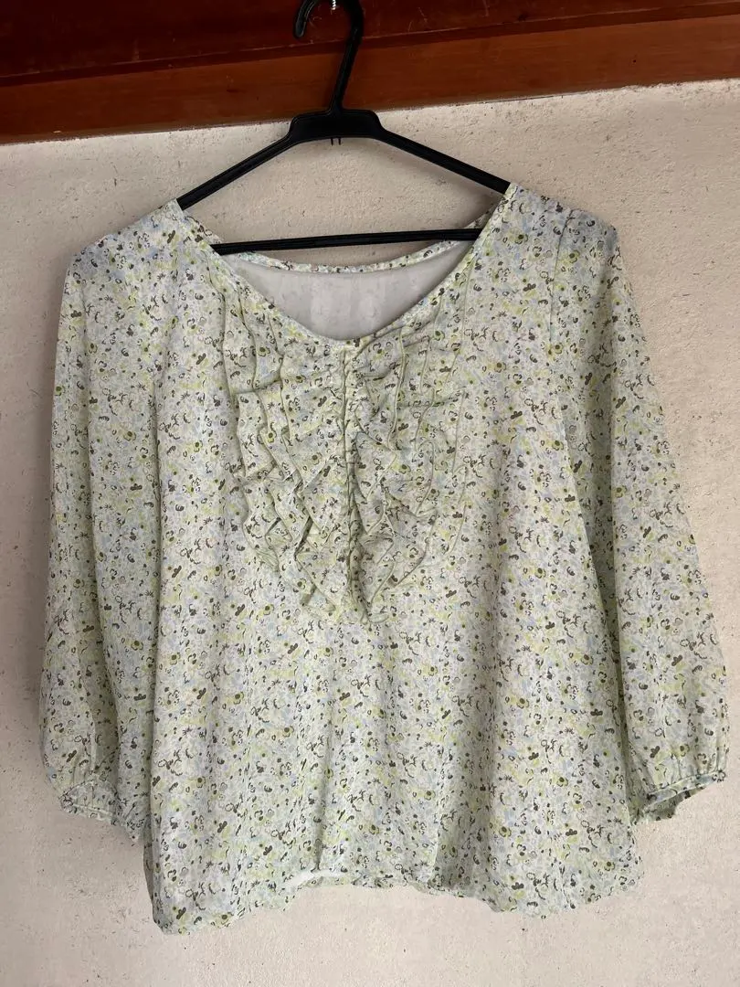 女衫 綠色 花紋 長袖 包郵 M碼 的縮圖