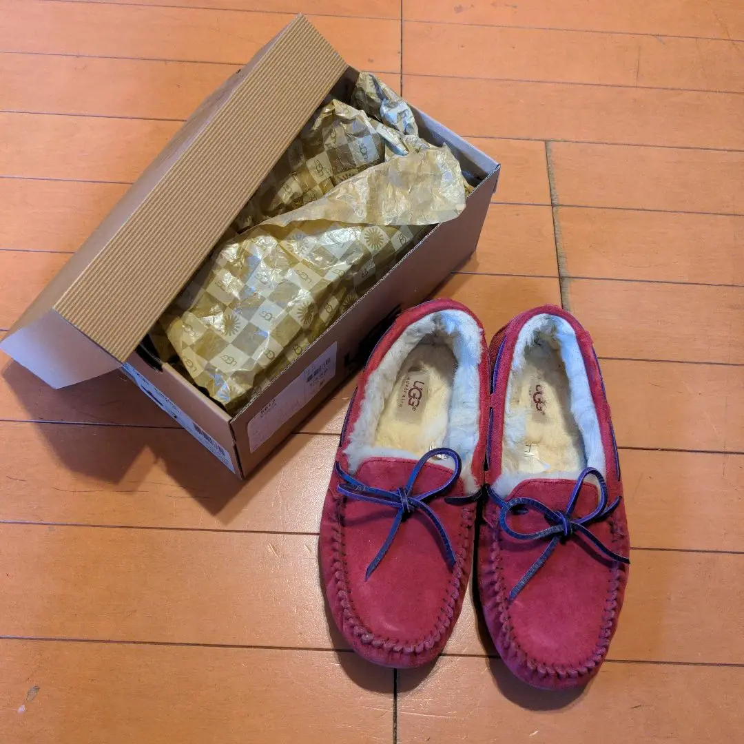 UGG アグ❤️モカシン アンスレー 赤 23cm 限定色 希少 新品未使用 2025年最新】UGG Australia カラー：レッド系 モカシンの人気