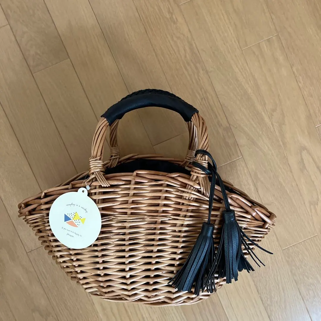 草編包 包包附流蘇 束口袋設計 的縮圖