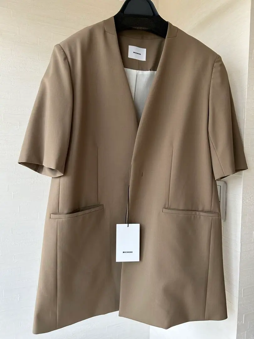 【値下げ中】ミースロエ　MIESROHE ノーカラージャケット　サイズ1 ノーカラージャケット｜MIESROHE（ミースロエ）公式サイト