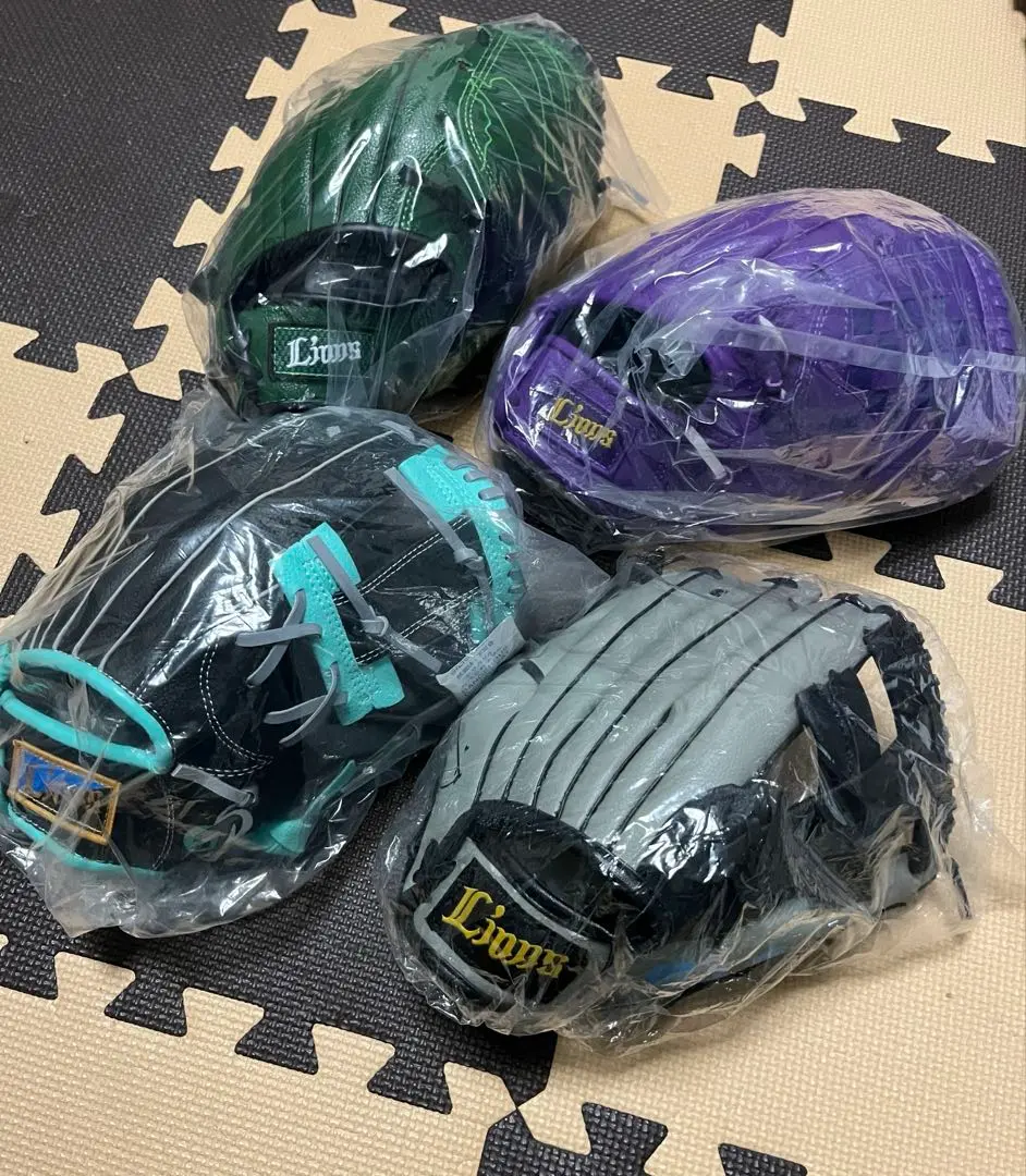 西武ライオンズ　キッズグローブ 新品未開封　武内選手　高橋選手　外崎選手 西武が5月4日の日本ハム戦で来場者全員へ 外崎修汰選手監修の