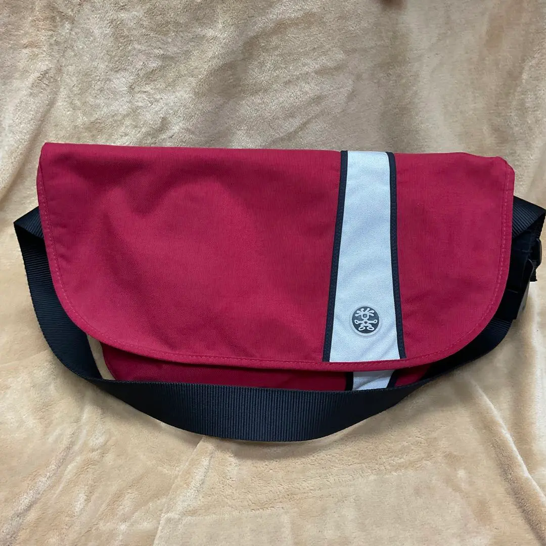 美品　CRUMPLER メッセンジャーバッグ　赤　ＬＬサイズ　クランプラー 美品 クランプラー CRUMPLER メッセンジャーバッグ レッド