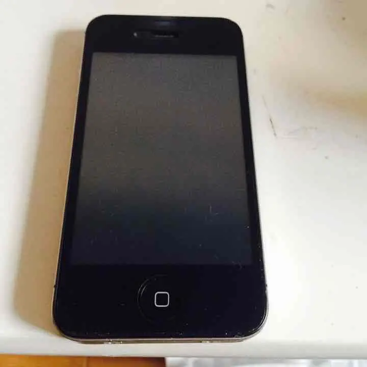iPhone4S au 32GB ブラック　美品 iPhone 4s (再生新品/コレクター品) SIMフリー版 Apple iPhone4S