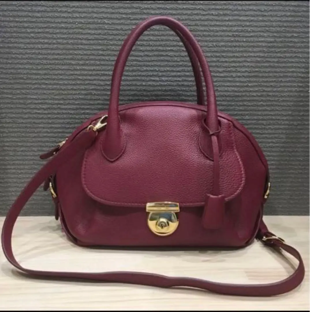 フェラガモ フィアンマ ハンドバッグ 2way ショルダー レザー 白 鍵付 フェラガモ フィアンマ ハンドバッグ 2way ショルダー レザー 白