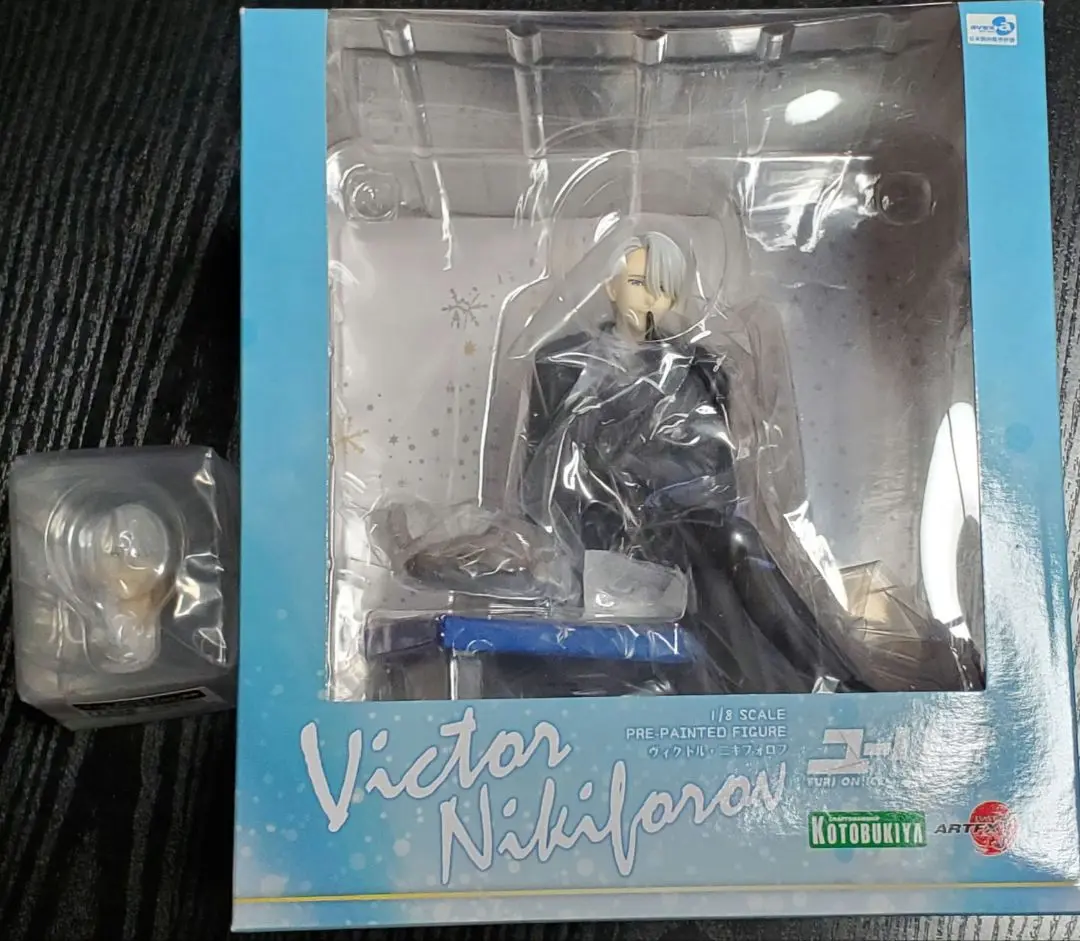 フィギュア　[破損品] ARTFX J ヴィクトル・ニキフォロフ 「ユーリ!!! on ICE」 1/8 PVC製塗装済み完成品 Amazon.co.jp: ARTFX J ユーリ!!! on ICE ヴィクトル