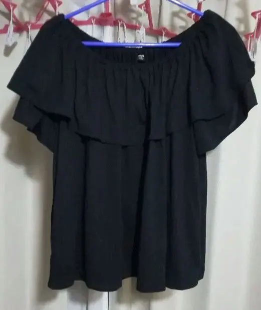 Thumbnail of Uniqlo tops