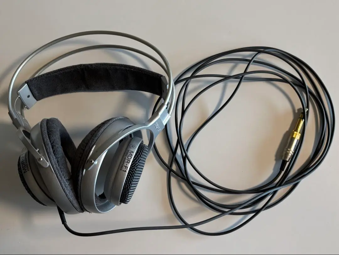 1155【動作品】SONY フルオープン型 ヘッドホン MDR-F1 ステレオ ソニーグループポータル | MDR-F1 ステレオヘッドホン | Gallery