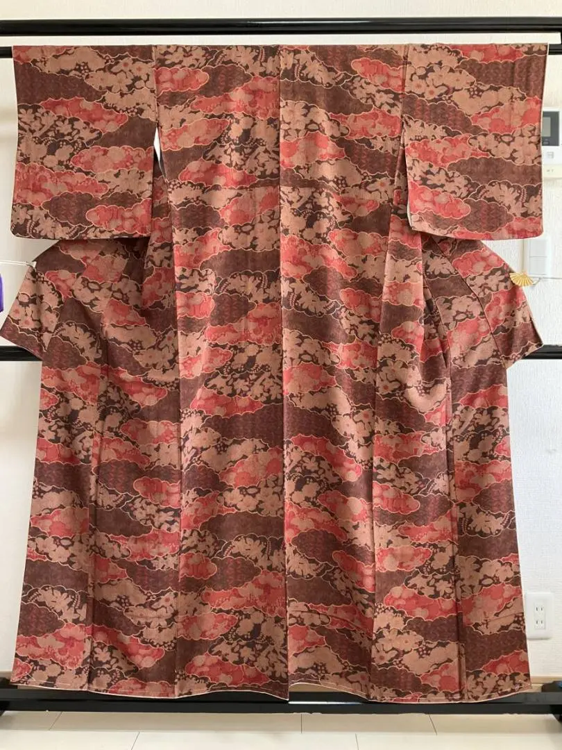 Thumbnail of ■e3947■Unused■Genuine Silk■Dark Red (Azuki Color)■Tsujigahana-style Sarasa Pattern■Autumn-weight (Awase) Kimono■Length 154cm　Sleeve-to-Sleeve Length 63cm