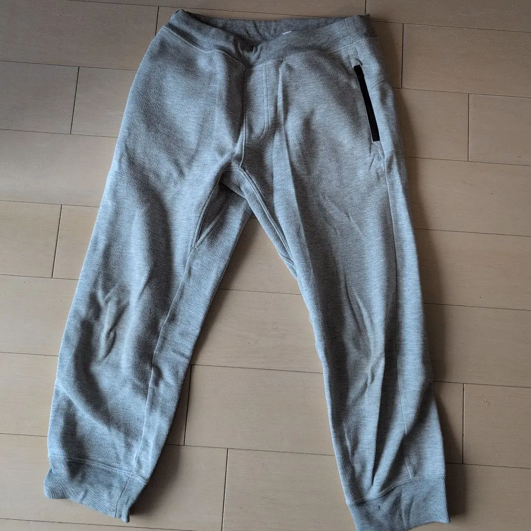 Thumbnail of UNIQLO Gray Sweatshirt, Size 130