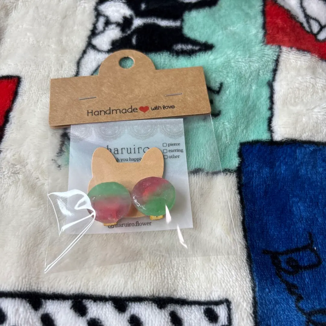 手工製作耳環 綠色・紅色 的縮圖