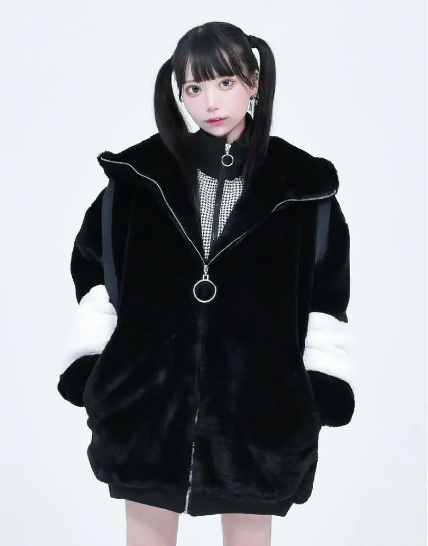 TRAVAS TOKYO（トラバス トウキョウ）の「フェイクファーライン