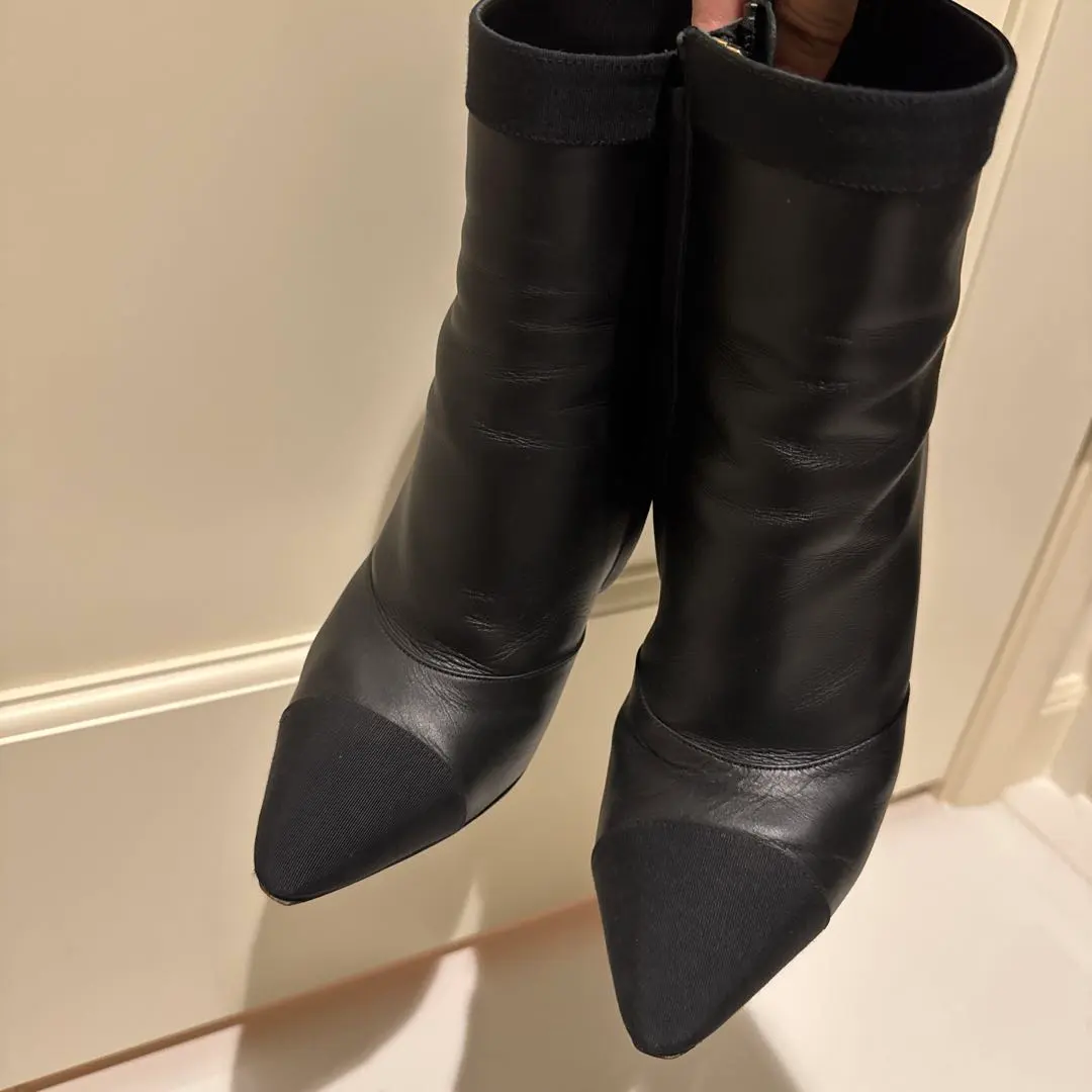 香奈兒 黑色皮革靴 的縮圖