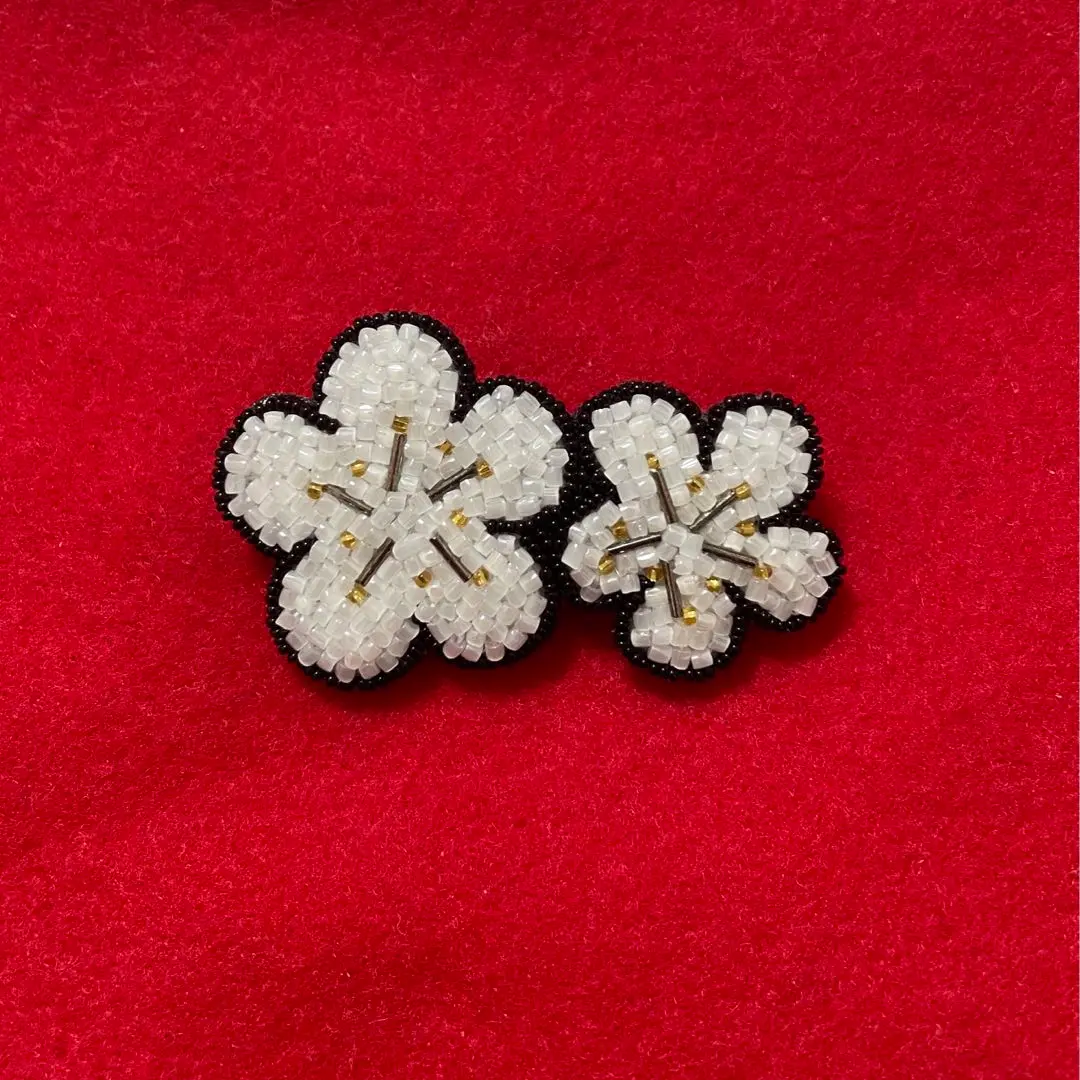 メゾンデペルル　小林モーコ　ミス・ペルル ブローチ　新品 メゾン・デ・ペルルの刺繍 Au Fil des Perles | 小林 モー子 |本