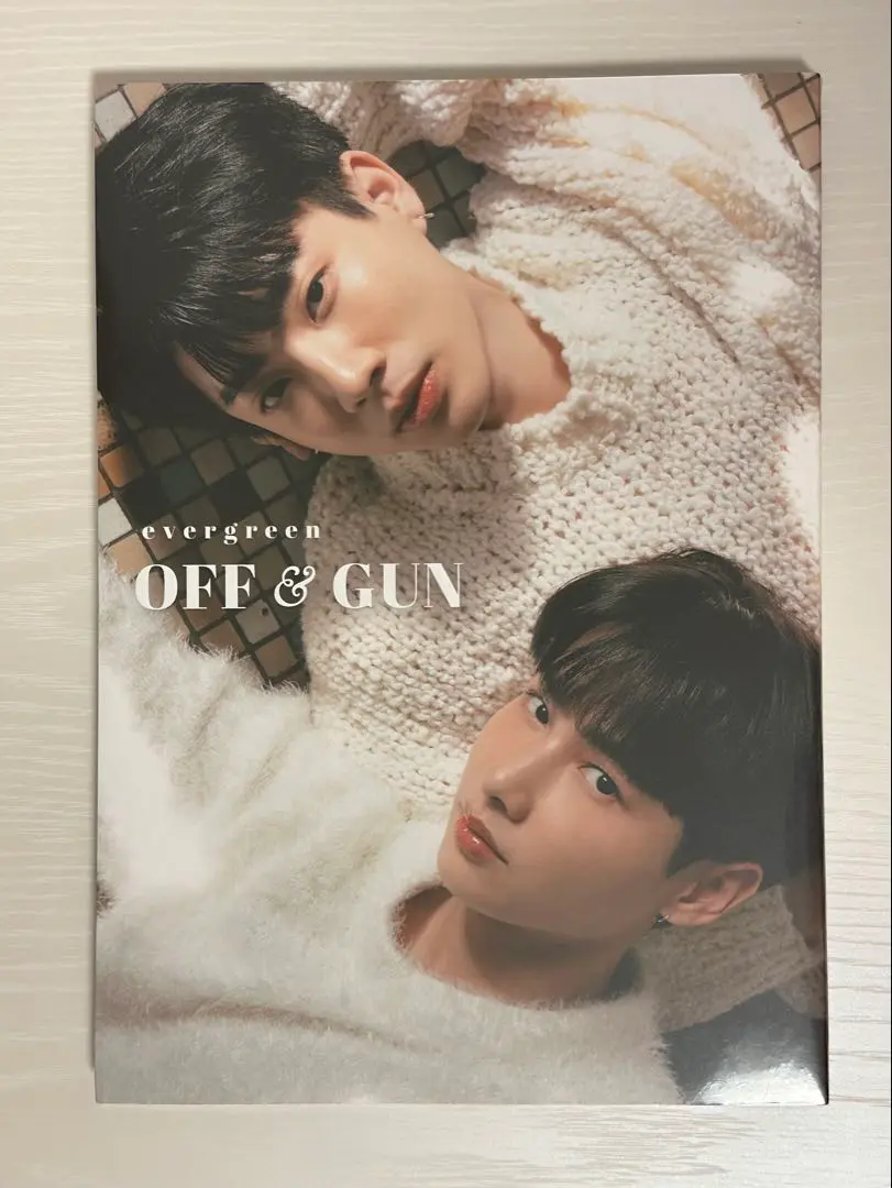 GMMTV OffGun TAKEOFF 写真集　サイン入り GMMTV OffGun TAKEOFF 写真集 サイン入り（OffGun for Mint