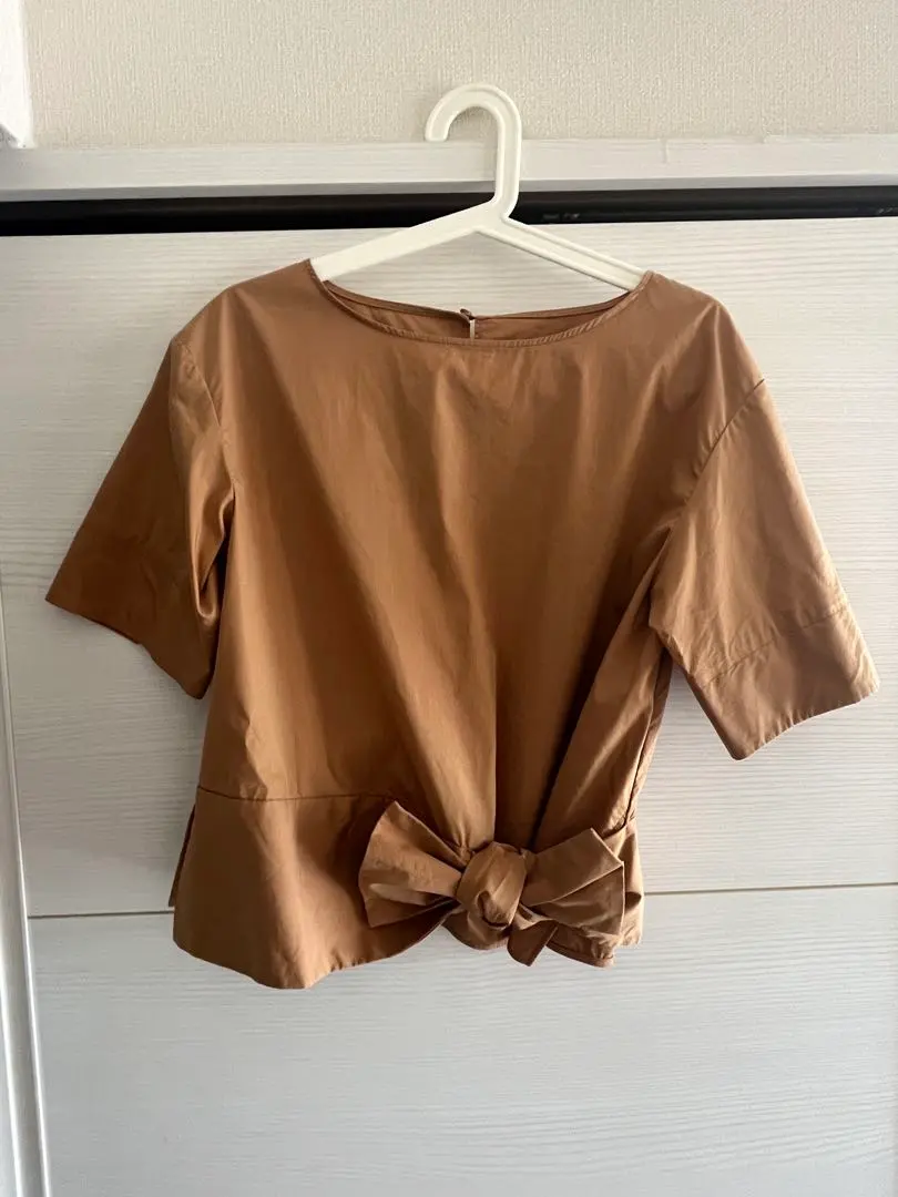 Thumbnail of Beige short-sleeved top with ribbon