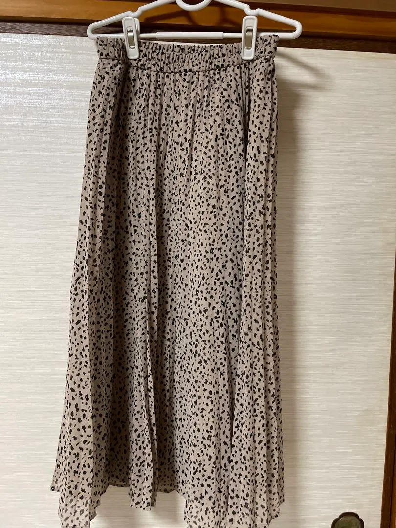 Thumbnail of GU Leopard Print Long Pleated Skirt, Size M