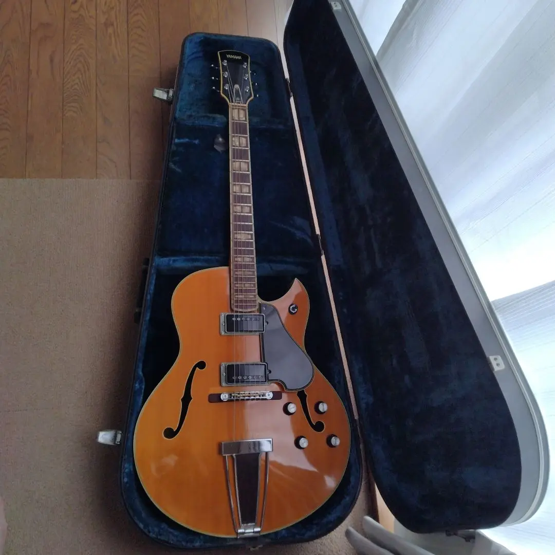 Yamaha AE-11 Natural Jazz Box Guitar Vintage 1967 w/Original
