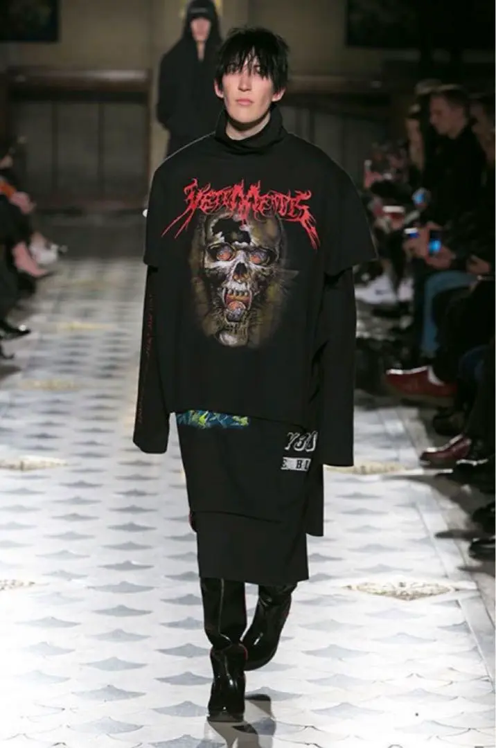 2025年最新】vetements スカルの人気アイテム - メルカリ