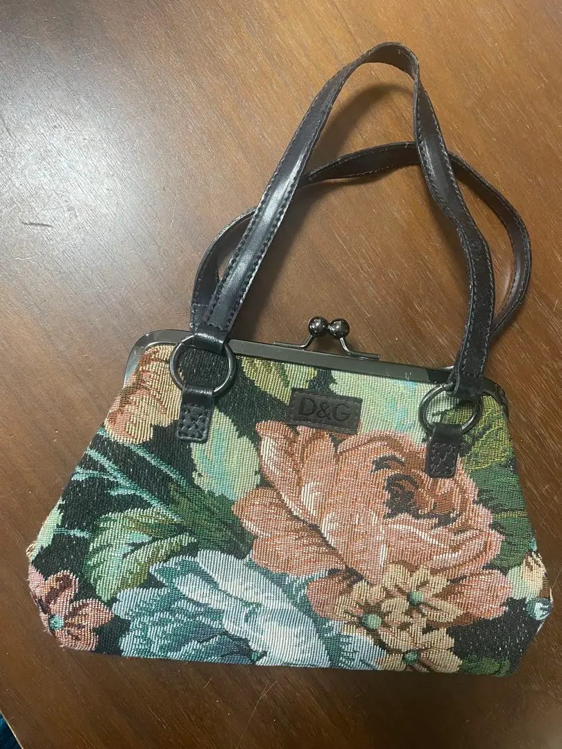 Dolce & Gabbana スパンコールパーティーバッグ スパンコールやクリスタル、レッドetc.、眩い輝きを放つ主役級