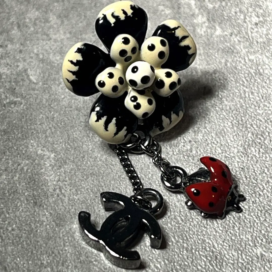 CHANEL メタル てんとう虫 シブローチ【ランク:B】 2025年最新】シャネル てんとう虫の人気アイテム - メルカリ