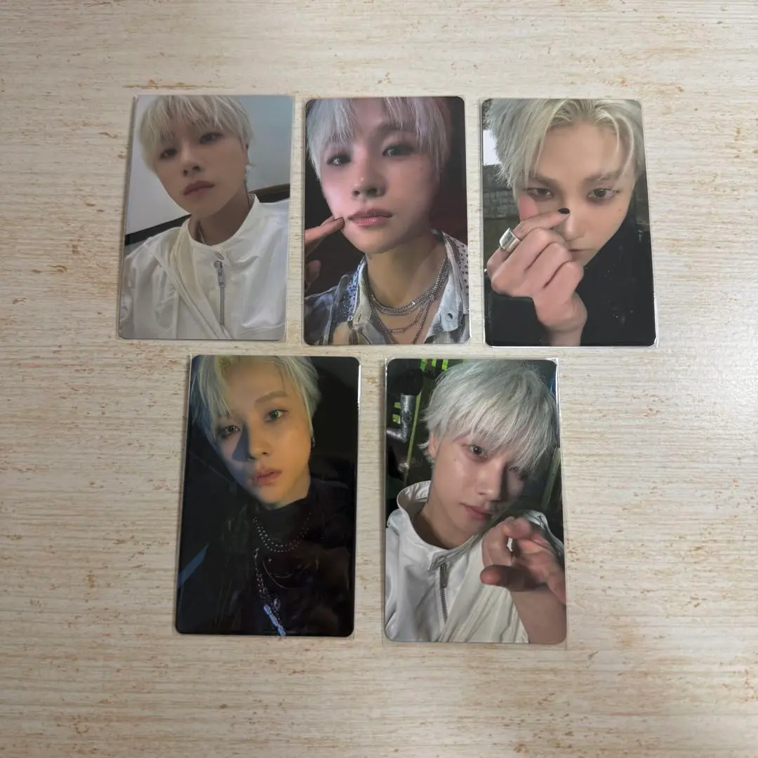 Thumbnail of iKON Jinhwan trading card set