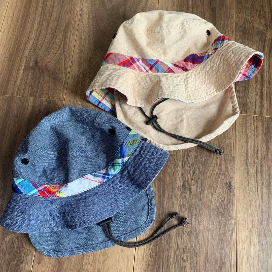 Thumbnail of Matching kids' hats.