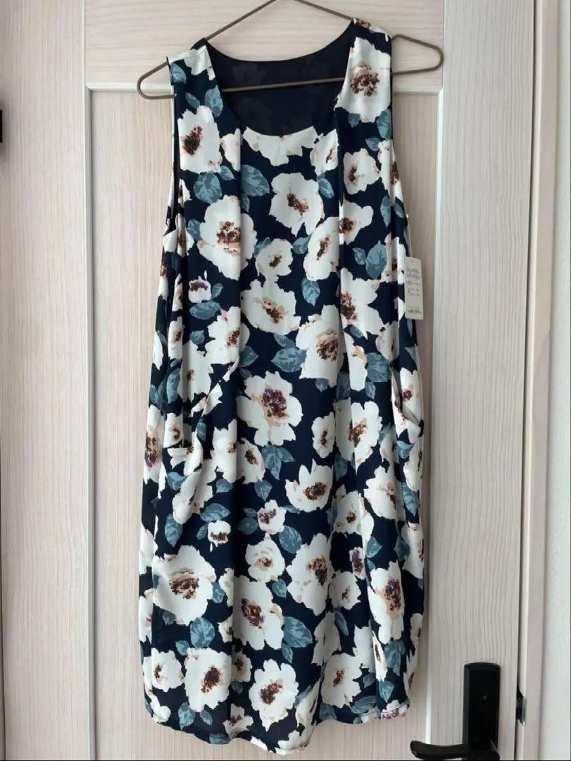Thumbnail of 【New with Tags】Floral Stylish Sleeveless Dress Autumn