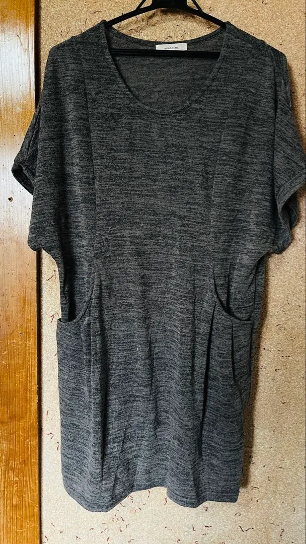 Thumbnail of Dark gray short-sleeved cut-and-sew with pockets