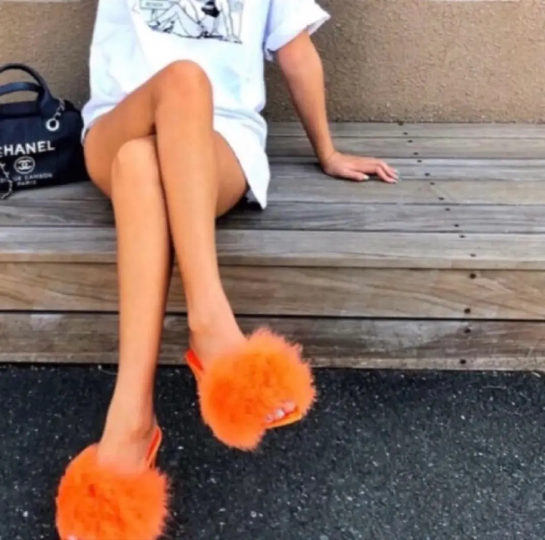 黃色靴子 毛毛涼鞋 的縮圖