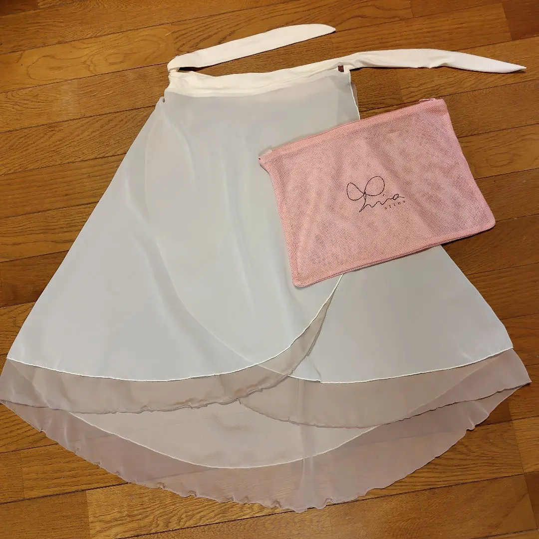 チャコット高田茜コラボ　スカート　ホワイトフリーサイズ　stina新品ネット付き チャコット高田茜コラボ スカート ホワイトフリーサイズ stina
