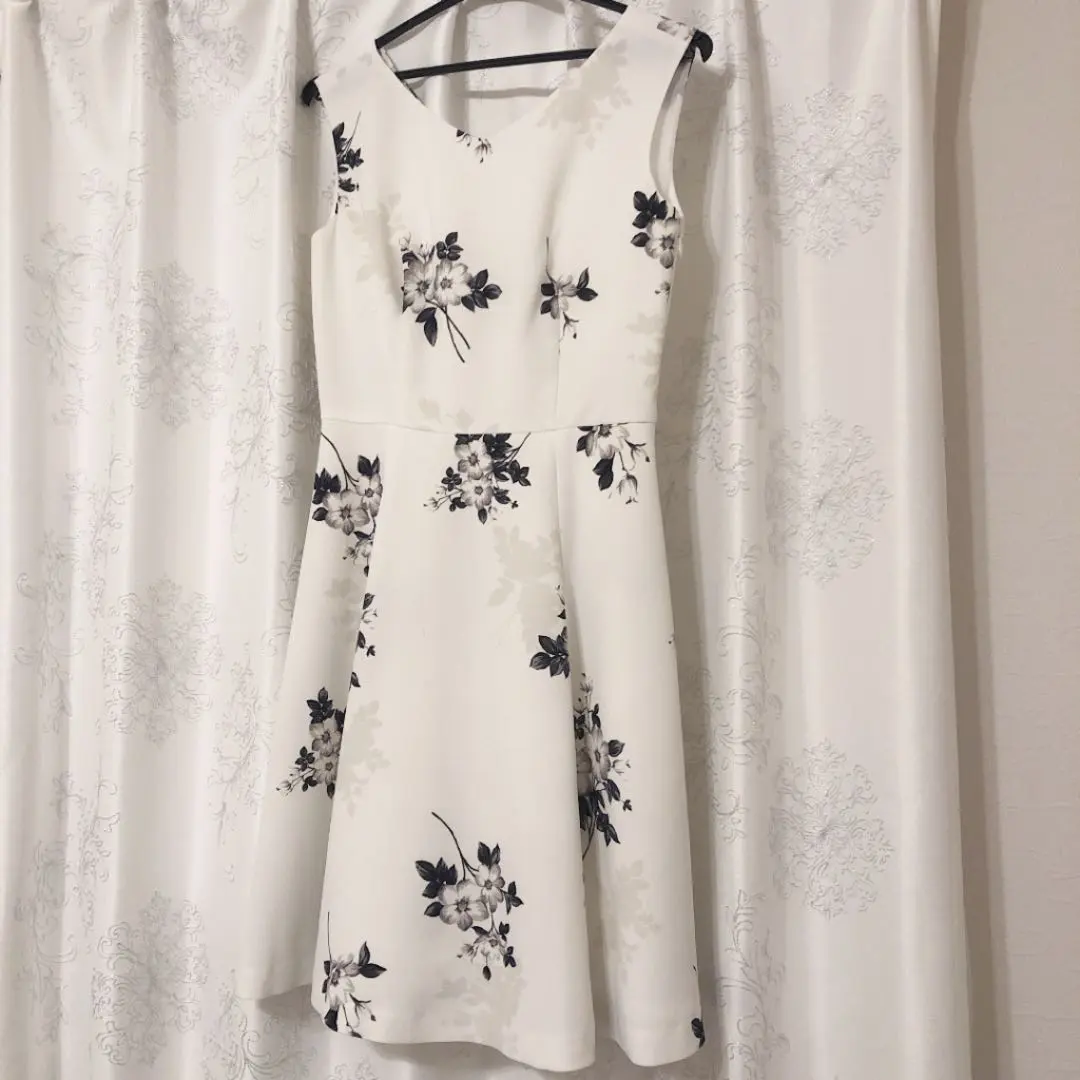 Thumbnail of Floral print dress