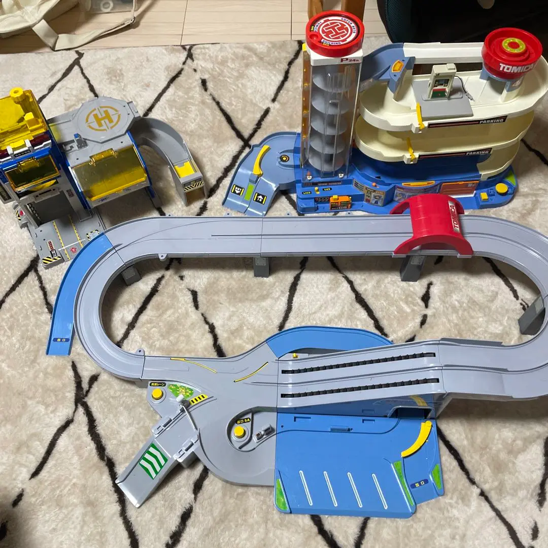 トミカ 立体駐車場 高速道路にぎやかドライブ ハイパーブルーポリスステーション 2025年最新】トミカ ハイパーブルーポリスステーションの人気