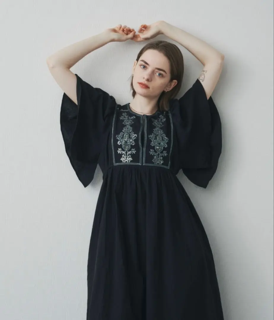 【新品タグ付き】Unitageスパンコール刺繍ロングスリーブワンピース スパンコール刺繍ロングスリーブOP（ワンピース）｜Unitage